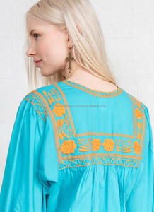 Vêtements en gros femmes été col rond bouton avant chemisier brodé fleuri coton Style Hippie mexicain fantaisie haut Sexy - Product Image 4