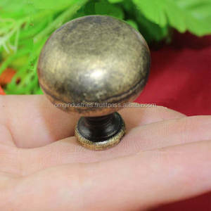 OMG Industries Armoire à tiroirs Tête d'animal Bouton d'armoire de cuisine Extracteur de tiroir en fonte Poignée de porte noire - Product Image 4