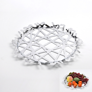 Plateau de service alimentaire rond en métal chromé pour la cuisine - Product Image 1
