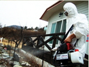 เครื่องพ่นยาฆ่าแมลงแบบพกพา Windy SS300CF 6.0 ลิตร 9.8 กิโลกรัม สำหรับงานเกษตรกรรม แบบสะพายไหล่ ติดตั้งบนยานพาหนะ พร้อมระบบทำความเย็น - Product Image 3