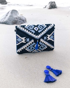 Bolso de mano tipo bandolera de lona hecha a mano con borlas y cuentas, estilo bohemio indio, para mujer, con bordado de diseñador, ideal para la playa o la noche. - Product Image 3