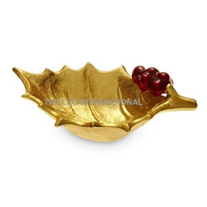 Bol en aluminium en forme de feuille en métal doré planté de noix servant des fruits secs Snacks Bol décoratif de luxe pour la maison - Product Image 1
