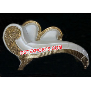 ชุดโซฟาโลหะทองเหลืองสองที่นั่งสำหรับงานแต่งงานแบบอิตาลีเก้าอี้โซฟาสีขาวทำจากทองเหลืองสีทองสำหรับงานแต่งงาน - Product Image 1
