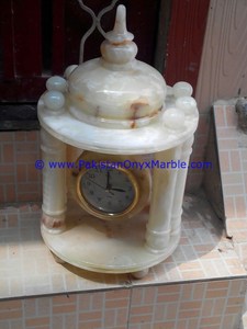 นาฬิกาโต๊ะหินนิลแกะสลักด้วยมือของตกแต่งบ้านจากปากีสถานรูปแบบความรัก - Product Image 5