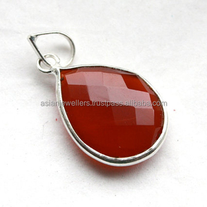Pendentif tendance pour soirée en argent sterling 925 avec pierre précieuse en onyx rouge sertie dans un cadre plaqué or 18 carats - Product Image 1