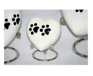 Urne funéraire en forme de coeur de créateur Offre Spéciale par BTC Finition colorée en métal et laiton pour cendres pour animaux de compagnie - Product Image 4