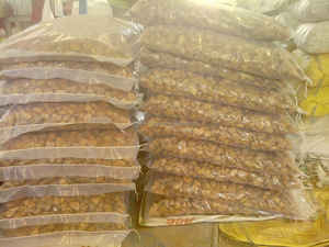 หินกรวดแม่น้ำสีเหลืองสีขาวธรรมชาติขัดเงาสไตล์อุตสาหกรรมหินธรรมชาติที่มีคุณภาพบรรจุภัณฑ์มาตรฐานส่งออก - Product Image 3