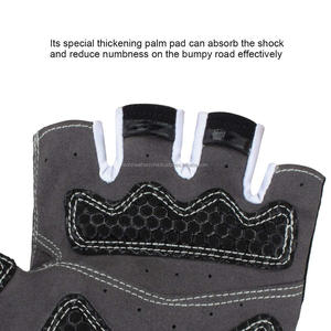 ถุงมือยกน้ำหนัก ISONZ Leather Zone ไมโครไฟเบอร์ กันลื่น สำหรับผู้ชายและผู้หญิง เหมาะสำหรับการฝึกซ้อมในยิมและช่วยให้การจับที่สบาย - Product Image 5