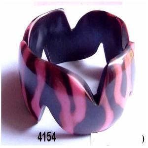 กำไลข้อมือเรซินลายดอกไม้หลายสีแนววินเทจกำไลข้อมือแฟชั่นดีไซน์ซิกแซกสำหรับผู้หญิงและผู้หญิง - Product Image 1