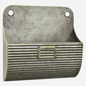 Macetero decorativo de Metal con bolsillos para pared - Product Image 1