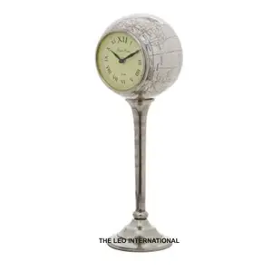 Aluminium Metaal Verzilverd Wereldkaart Globe Lange Hals Stand Tafel Klok 5X5X14 Inch Huisdecoratie Accessoires