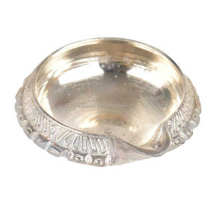 Lámpara de aceite de latón plateado tradicional hecha a mano, artículo decorativo de BOL-193, nuevo diseño, Jyoti Diya Deepawali Pooja - Product Image 1