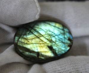 Compra piedra preciosa labradorita natural de gran tamaño precio al por mayor piedra cabujón labradorita natural piedra preciosa suelta al por mayor disponible - Product Image 3