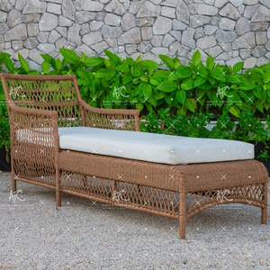 Chaise longue en poly rotin au design moderne Mobilier de jardin extérieur pour piscine ou centre de villégiature Aluminium et matière plastique durables - Product Image 1