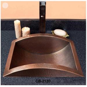 Lavabo de baño de cobre curvo de forma cuadrada debajo de montaje martillado - Product Image 1