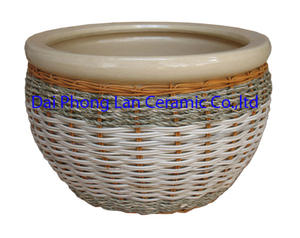 Pot en céramique Saigon Flower pour intérieur avec trou de drainage, design traditionnel écologique, couvercle en rotin noir - Product Image 4