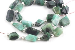 Piedras preciosas de Esmeralda verde natural de 1 hebra de alta calidad de grado AAA, pepitas facetadas, cuentas de joyería hechas a mano para piedra natal de mayo - Product Image 3