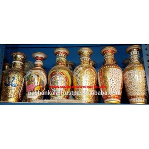 Jarrón de Flores de Mármol Pintado en Oro - Product Image 1