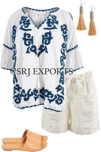 Blusa informal con manga de volantes bordada en contraste blanca y azul, cómoda y elegante, calidad de lujo - Product Image 2