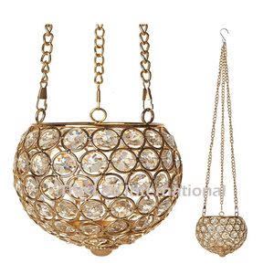 Ensemble personnalisé de 2 bougeoirs suspendus en cristal, finition dorée brillante, forme ronde, exclusif et classique - Product Image 1