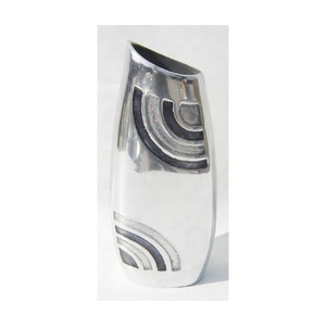 Florero de aluminio y Metal de diseño moderno, florero decorativo de mesa recién llegado de Color plateado disponible en venta al por mayor - Product Image 5