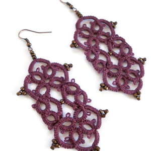   Pendientes de encaje arabesco Merlot hechos a mano // pendientes de encaje hechos a mano - Product Image 1