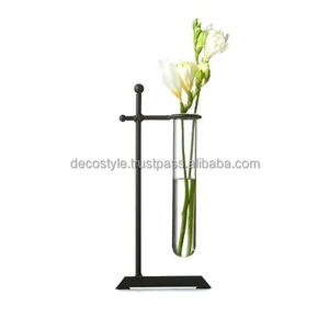 Putwo Jarrón de mesa de latón Diseño de flores elegantes para decoración del hogar - Product Image 4
