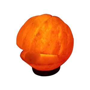 Lampe en sel cristallin de l'Himalaya 100% biologique du Pakistan, sculptée sur le thème de l'ange, Sian Enterprises SE-1327, 2-3 kg - Product Image 3