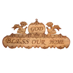 Elegante Decoración Navideña de Madera de Olivo para Colgar en la Pared con Impresión en Dos Colores: Dios Bendiga Nuestro Hogar - Product Image 1