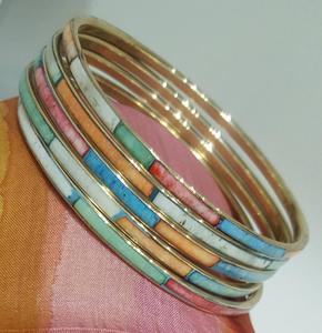 Ensemble de bracelets en résine de style décontracté, dernier design - Product Image 1