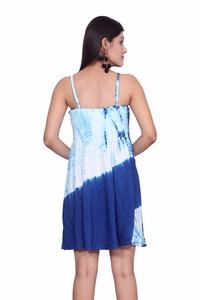 Tie Dye Indigo Robe en bleu et blanc moins désintéressé Beach Wear pour les soirées - Product Image 2