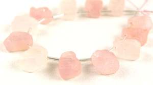 หินโรสควอตซ์ธรรมชาติไม่สม่ำเสมอรูปร่างเครื่องประดับหินสีชมพูคอลเลกชันสไตล์ตัดขายส่งดิบ - Product Image 2