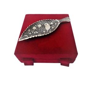 Vente en gros de bol à fruits en porcelaine fait à la main en métal cadeau et artisanat avec des motifs de gaufrage en laiton plaqué bol décoratif - Product Image 4