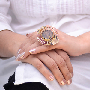 Fábrica venta al por mayor chapado en oro Retro de la moneda estilo 925 colección de plata hecho a mano las mujeres anillo de - Product Image 1