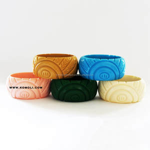 Pulsera de resina trenzada, joyería tallada, diseño vintage hecho a mano - Product Image 4