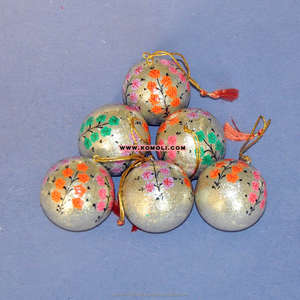 Adornos de bolas de decoración de Navidad pintados a mano con diseño de purpurina - Product Image 2