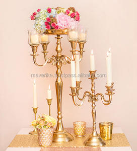 Candélabre doré en métal nouveau design avec tasses votives en verre et mise en accusation de fleurs pour les centres de table de décoration de fêtes de mariage - Product Image 1