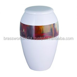 Urna Funeraria de Peltre para Adultos, Totalmente Grabada, Estilo Americano, Brassworld India, Recuerdo Incluido - Product Image 4