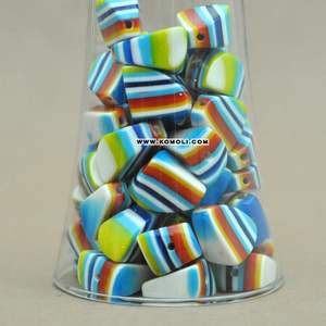 Perles en plastique abstraites, perles multicolores en résine rayée à la main - Product Image 2