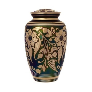 Lujosas urnas de cremación de latón, grabado de flores, tamaño personalizado, alta calidad estándar para servicios funerarios, tradicional real - Product Image 1