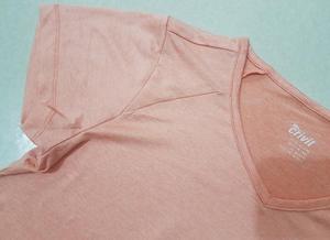 Camiseta de algodón sólido para mujer de Bangladesh Stock de ropa lista para adultos para la primavera - Product Image 3