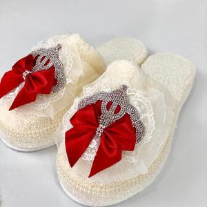 Vente en gros de tongs de luxe de haute qualité pour femmes, confortables et douces, ensemble de pantoufles pour mère, bandeau pour cheveux, hiver, printemps, automne - Product Image 4