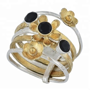 Plata de Ley 925 facetada con anillo chapado en oro y plata Anillo de piedras preciosas de ónix negro Ajuste de bisel de joyería Anillo de moda para mujer. - Product Image 2