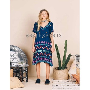 Vestido de verano perfecto para playa, bordado colorido, de algodón, de manga corta, con tirantes finos - Product Image 1