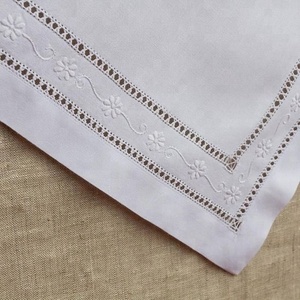 Chemin de table cousue en lin 100% lin, bordure naturelle, 1 pièce - Product Image 1