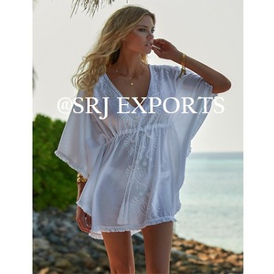 Vestido Poncho Caftán Exclusivo, Sexy y de Moda para la Playa, Vacaciones de Verano, Estilo Bohemio Chic, con Dobladillo Bordado y Cuello con Cordón - Product Image 1