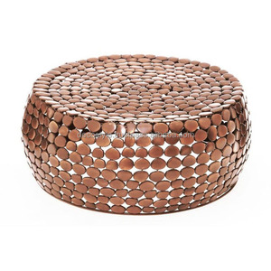 Mesa de centro redonda dorada golpeada - Product Image 4