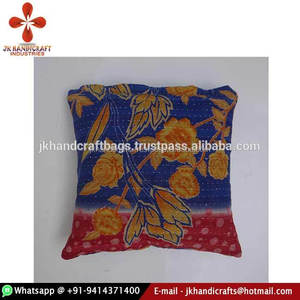 ปลอกหมอนดีไซน์ลายดอกไม้ทำด้วยมือของ Kantha อินเดีย - Product Image 1