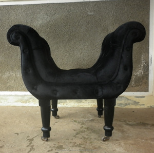 Petit tabouret, avec siège matelassé, repose-pieds noir et violet, mobilier indonésien - Product Image 4