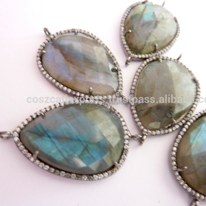 Pendentif en argent sterling avec pavé de labradorite et zircone cubique, serti clos, idéal pour les occasions festives - Product Image 1